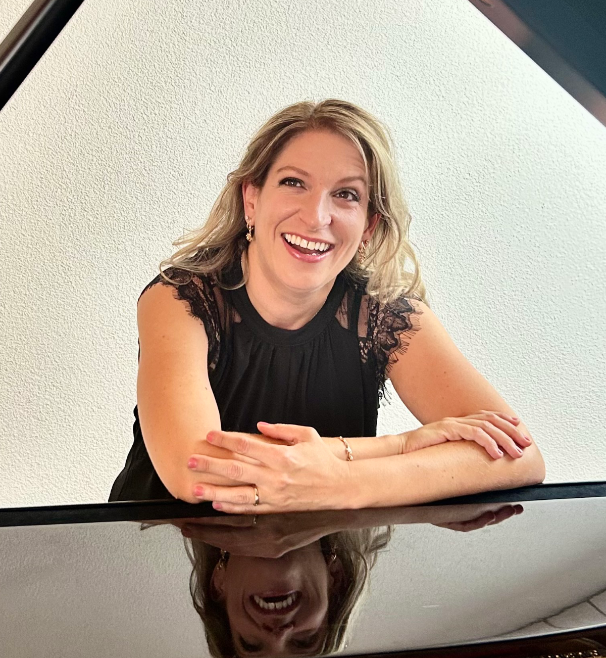 Valérie am Klavier 2024
